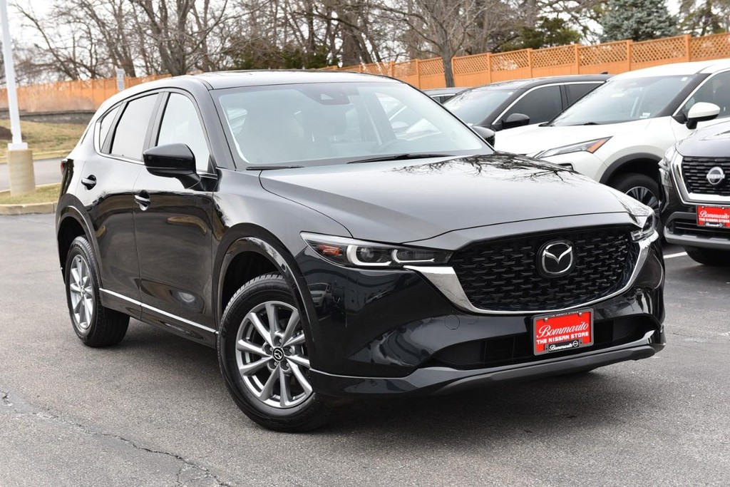 Mazda CX-5 Vehicle Full-screen Gallery Image 2