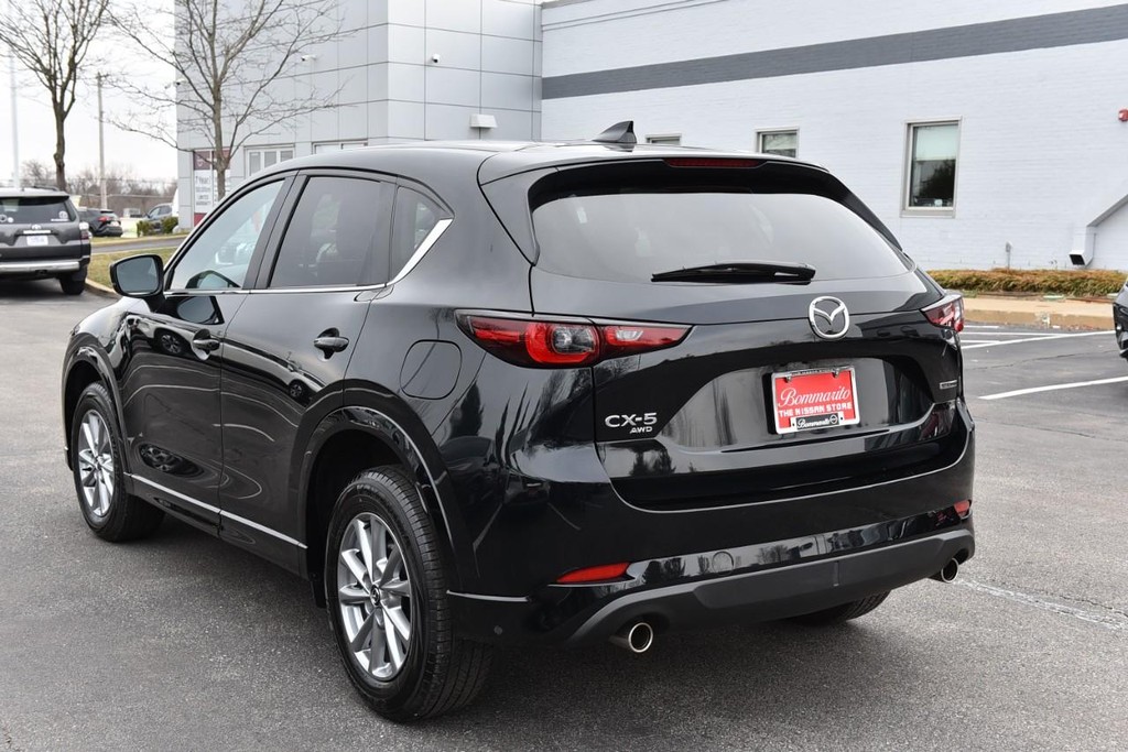 Mazda CX-5 Vehicle Full-screen Gallery Image 7