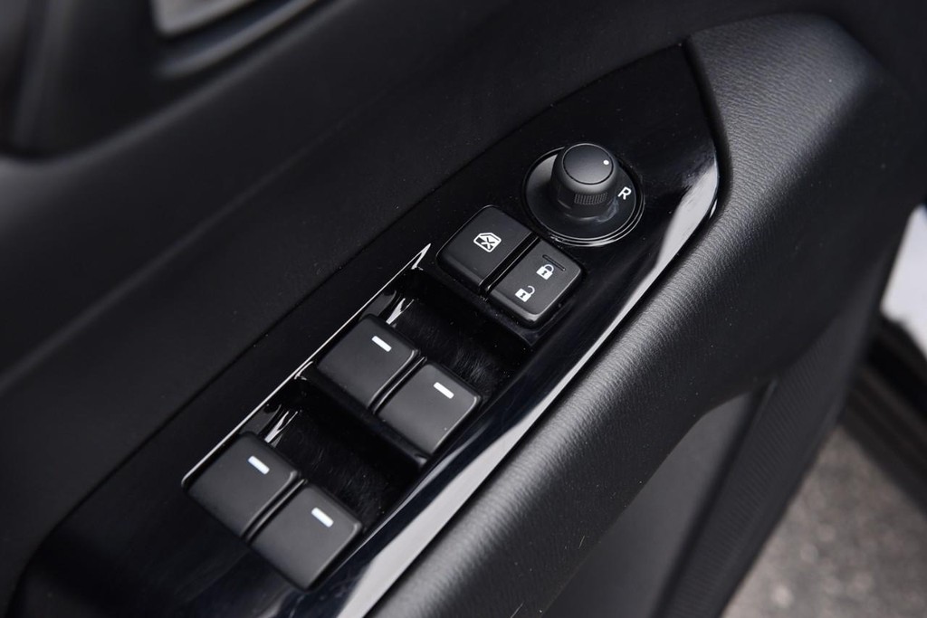 Mazda CX-5 Vehicle Full-screen Gallery Image 9