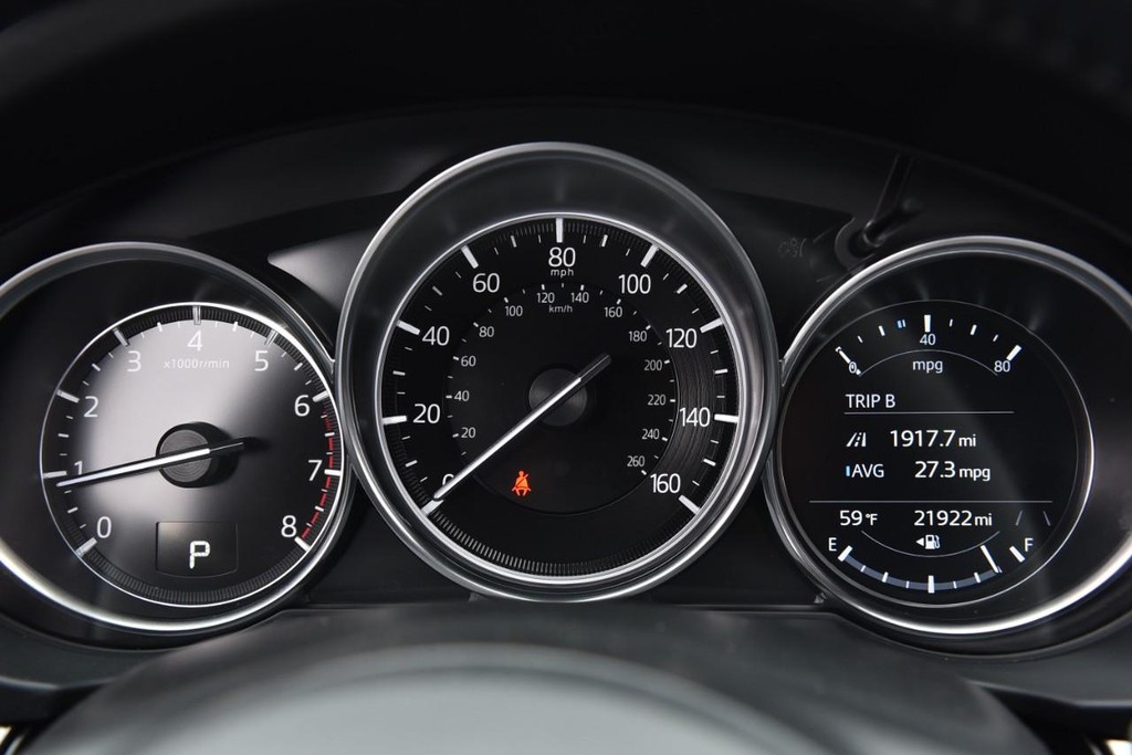 Mazda CX-5 Vehicle Full-screen Gallery Image 12