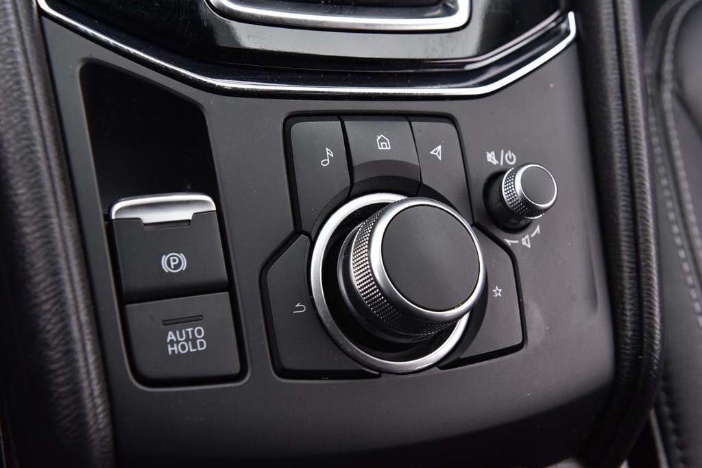 Mazda CX-5 Vehicle Full-screen Gallery Image 18