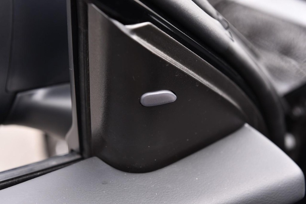 Nissan Altima Vehicle Full-screen Gallery Image 10