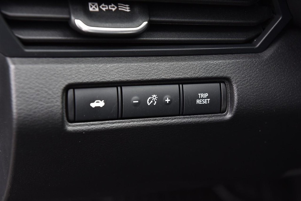 Nissan Altima Vehicle Full-screen Gallery Image 11