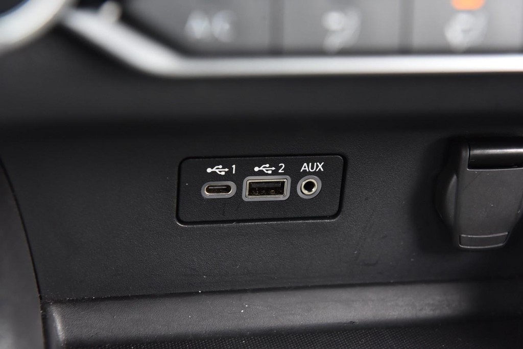 Nissan Altima Vehicle Full-screen Gallery Image 16