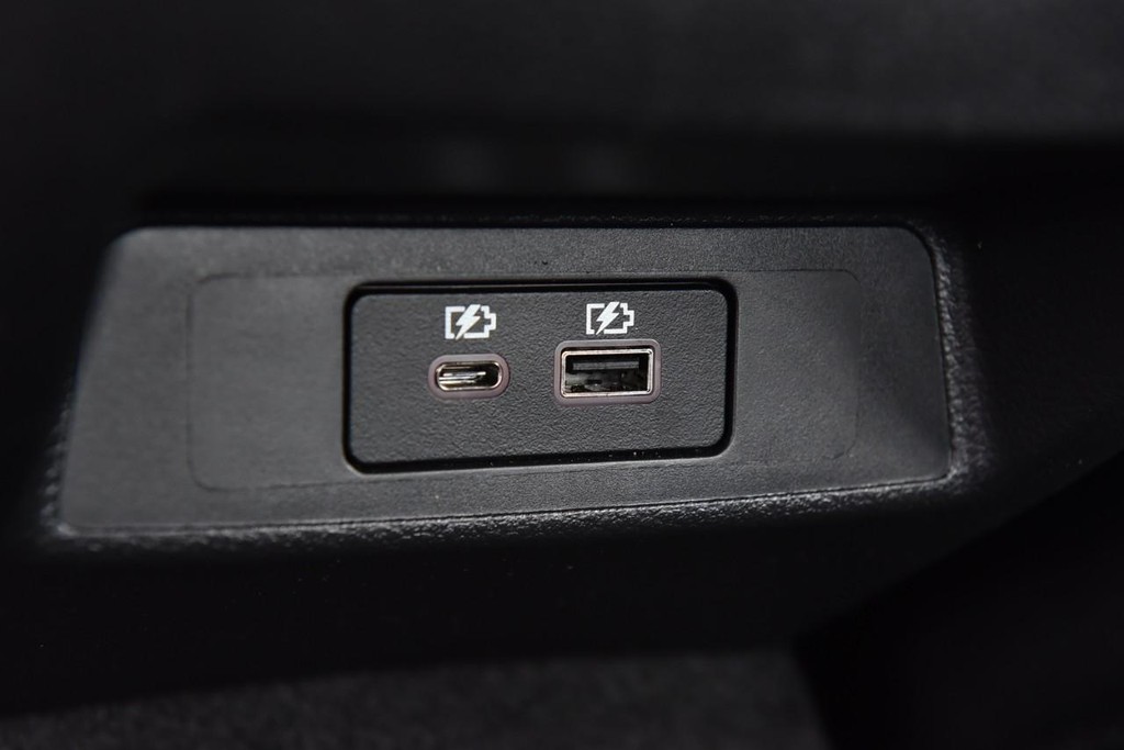 Nissan Altima Vehicle Full-screen Gallery Image 22