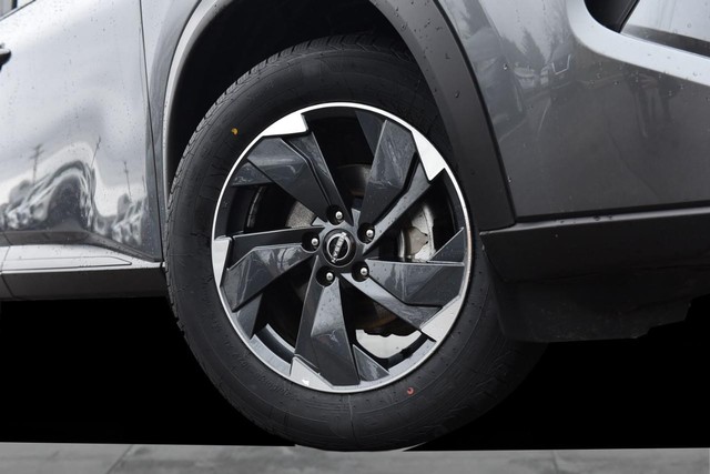 Nissan Rogue Vehicle Image 03