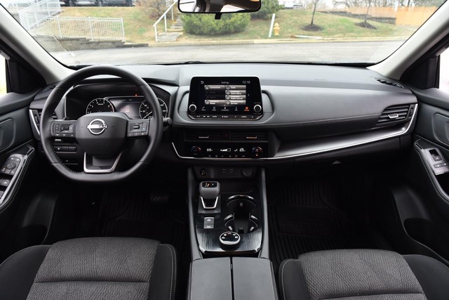 Nissan Rogue Vehicle Image 08