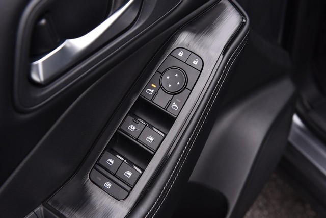 Nissan Rogue Vehicle Image 09