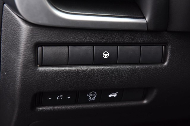 Nissan Rogue Vehicle Image 11
