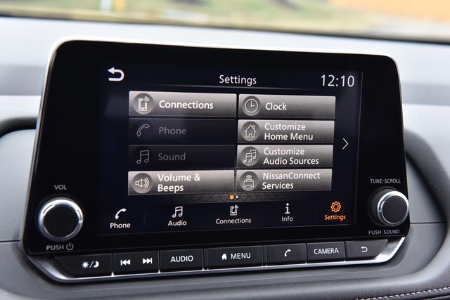 Nissan Rogue Vehicle Image 14