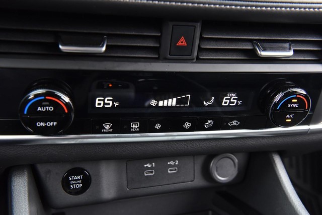 Nissan Rogue Vehicle Image 15