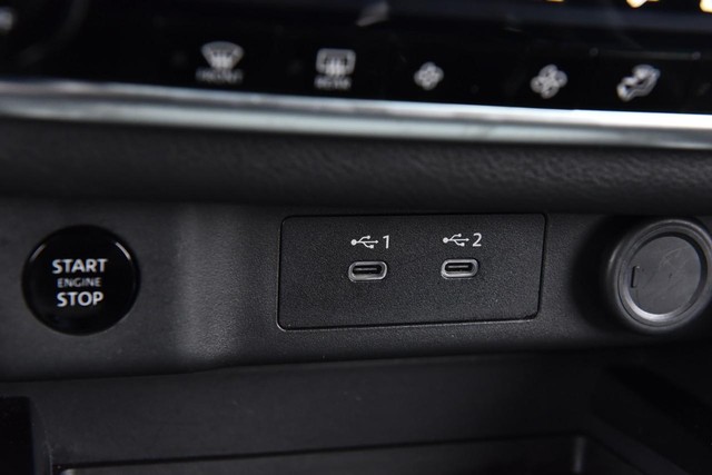 Nissan Rogue Vehicle Image 16