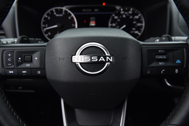Nissan Rogue Vehicle Image 18