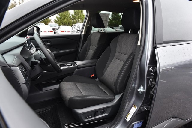 Nissan Rogue Vehicle Image 19