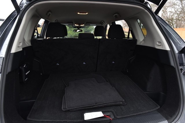 Nissan Rogue Vehicle Image 24