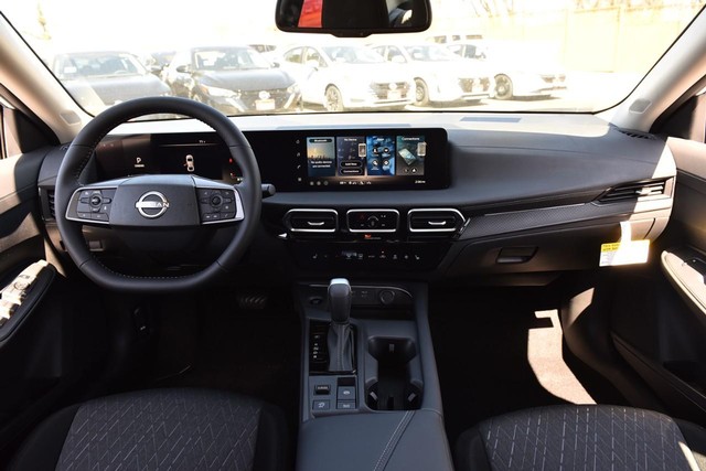 Nissan Sentra Vehicle Image 08