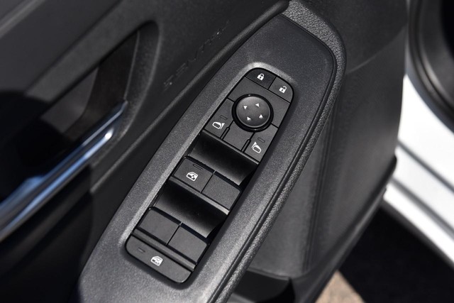 Nissan Sentra Vehicle Image 09