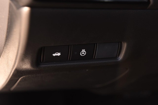 Nissan Sentra Vehicle Image 11