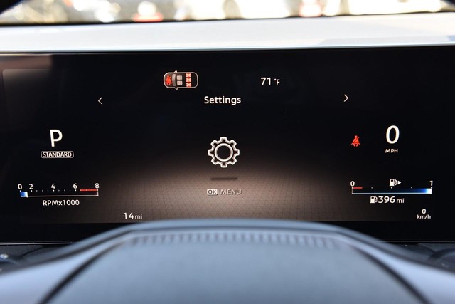 Nissan Sentra Vehicle Image 12