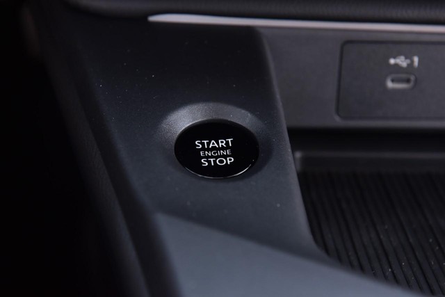 Nissan Sentra Vehicle Image 18