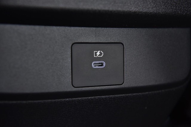 Nissan Sentra Vehicle Image 25