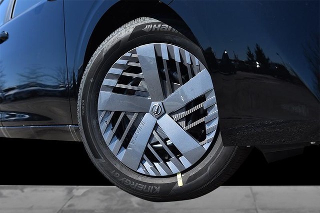 Nissan Sentra Vehicle Image 03