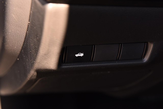 Nissan Sentra Vehicle Image 11