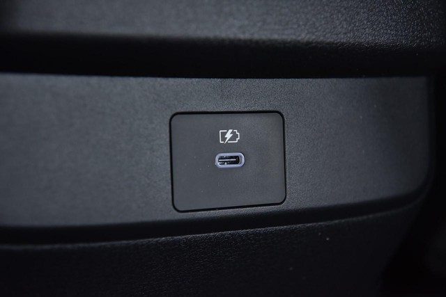 Nissan Sentra Vehicle Image 24