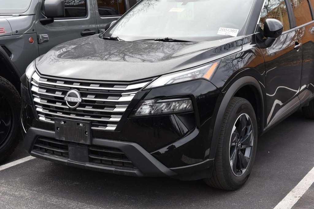 Nissan Rogue Vehicle Full-screen Gallery Image 2