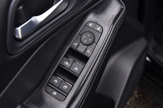 Nissan Rogue Vehicle Image 09