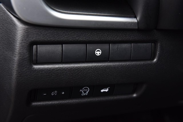 Nissan Rogue Vehicle Image 11