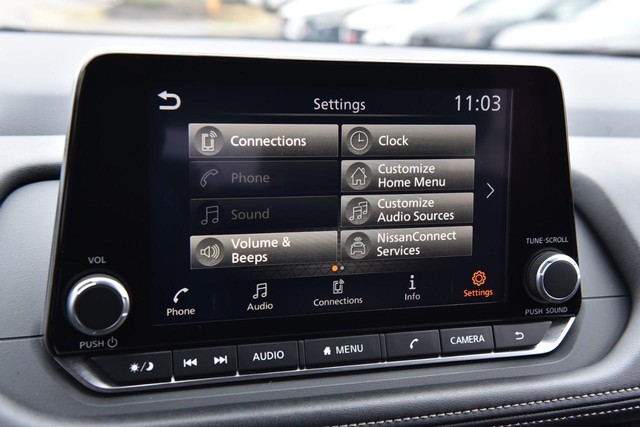 Nissan Rogue Vehicle Image 14