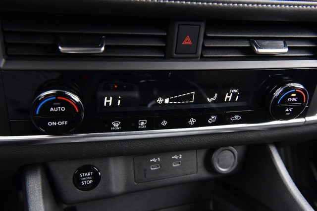 Nissan Rogue Vehicle Image 15