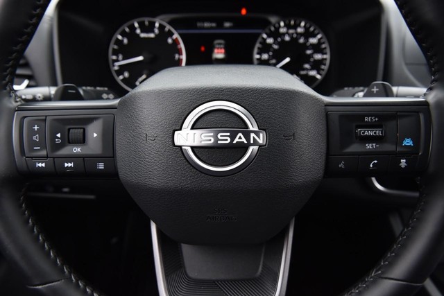 Nissan Rogue Vehicle Image 18