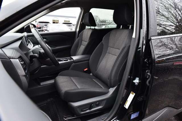 Nissan Rogue Vehicle Image 19