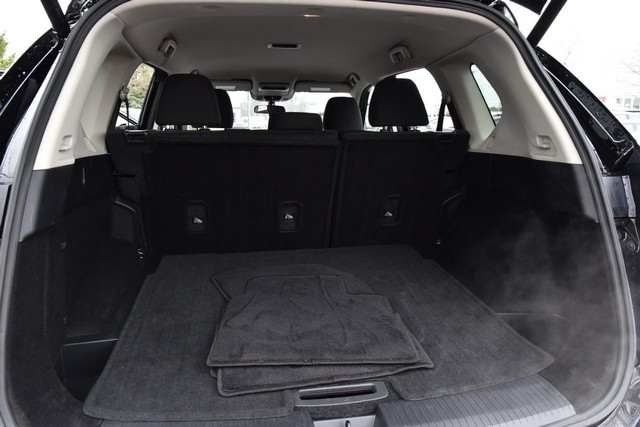 Nissan Rogue Vehicle Image 24