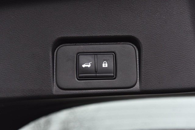 Nissan Rogue Vehicle Image 25