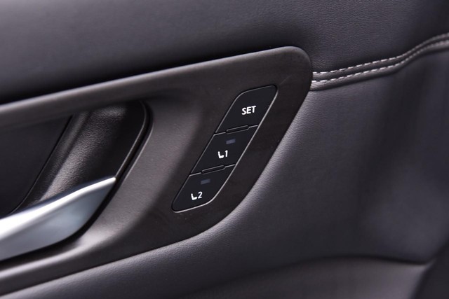 Nissan Pathfinder Vehicle Image 10