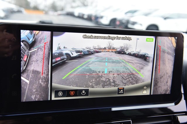 Nissan Pathfinder Vehicle Image 15