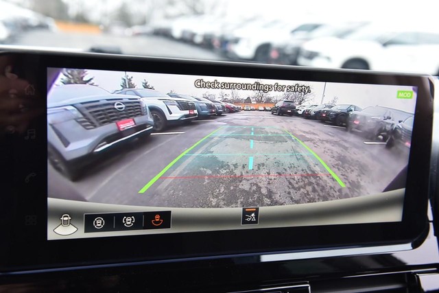 Nissan Pathfinder Vehicle Image 16