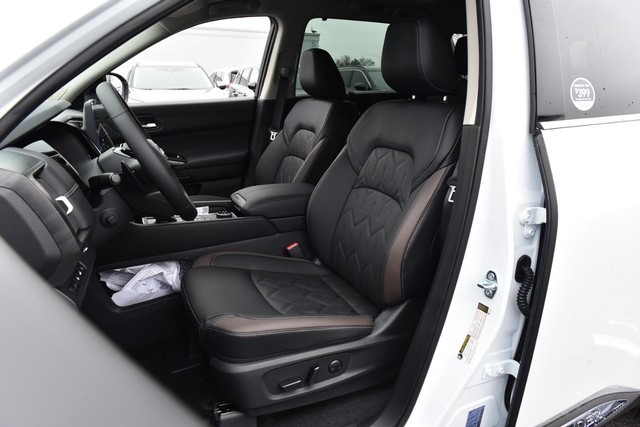 Nissan Pathfinder Vehicle Image 24