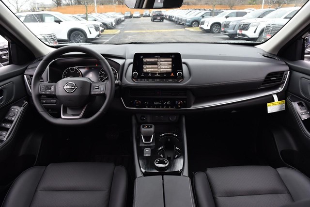 Nissan Rogue Vehicle Image 08