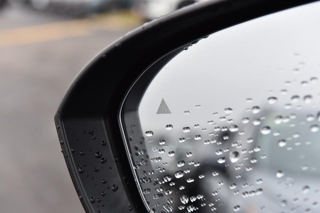 Nissan Rogue Vehicle Image 10