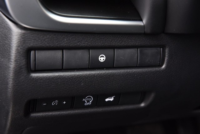 Nissan Rogue Vehicle Image 11