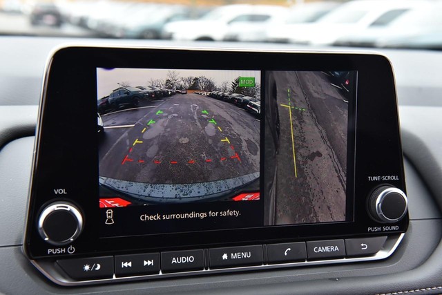 Nissan Rogue Vehicle Image 14