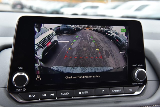 Nissan Rogue Vehicle Image 15