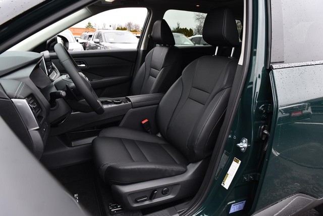 Nissan Rogue Vehicle Image 22