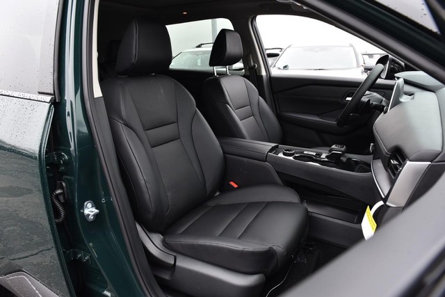 Nissan Rogue Vehicle Image 23