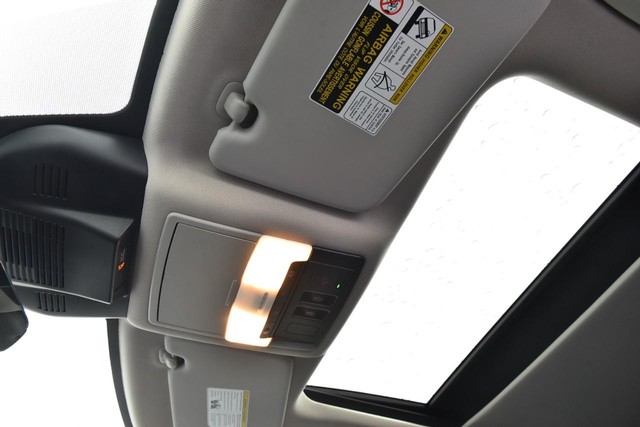 Nissan Rogue Vehicle Image 24