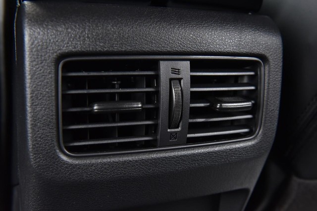 Nissan Rogue Vehicle Image 26